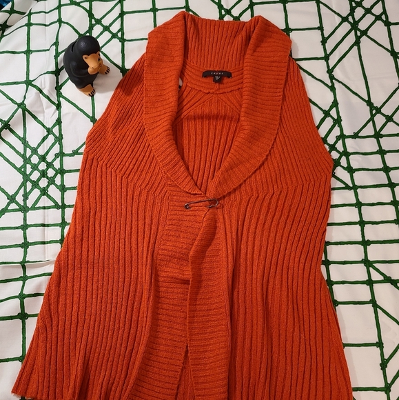 Not your average sweater vest *Accepting ALL reasonable offers!* - Picture 4 of 9
